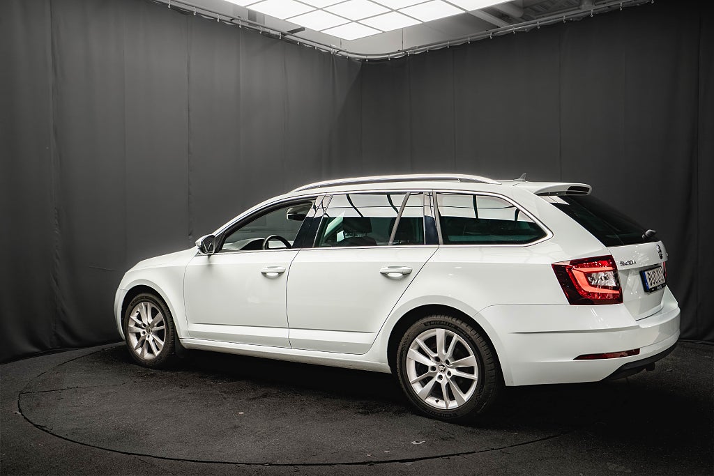 Skoda Octavia Style DRAG B-VÄRMARE KAMERA CANTON NAVI 1-ÄGARE