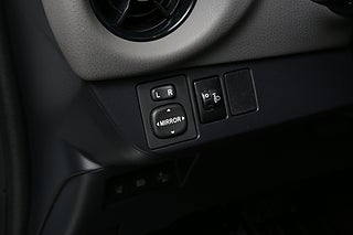 Halvkombi Toyota Yaris 14 av 25