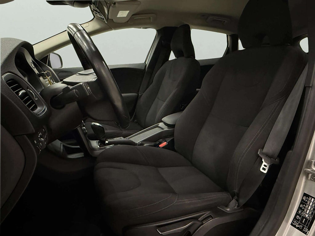 Volvo V40 D2 Geartronic Kinetic/Ny Kamrem 11600 mil 2 Ägare - miniatyr 10