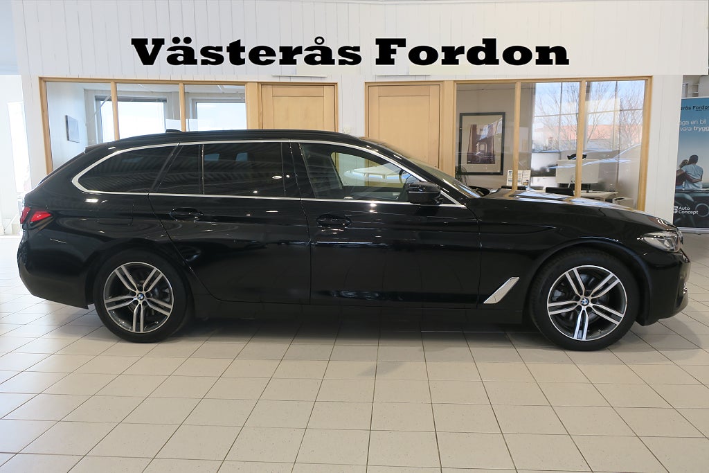 BMW 520d xDrive Värmare Drag Läder M-Ratt Adaptiva LED MOMS