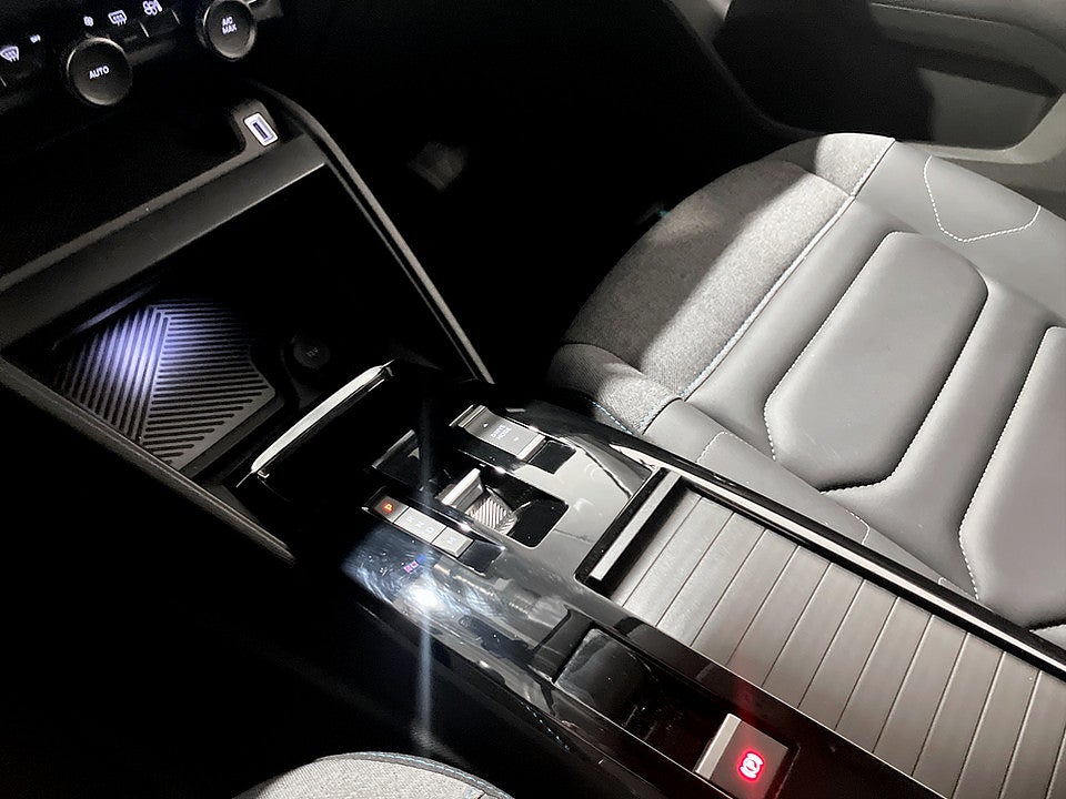 Bild på Citroën C4-X Shine 1.2 PT 130hk Aut B-KAMERA NAVI