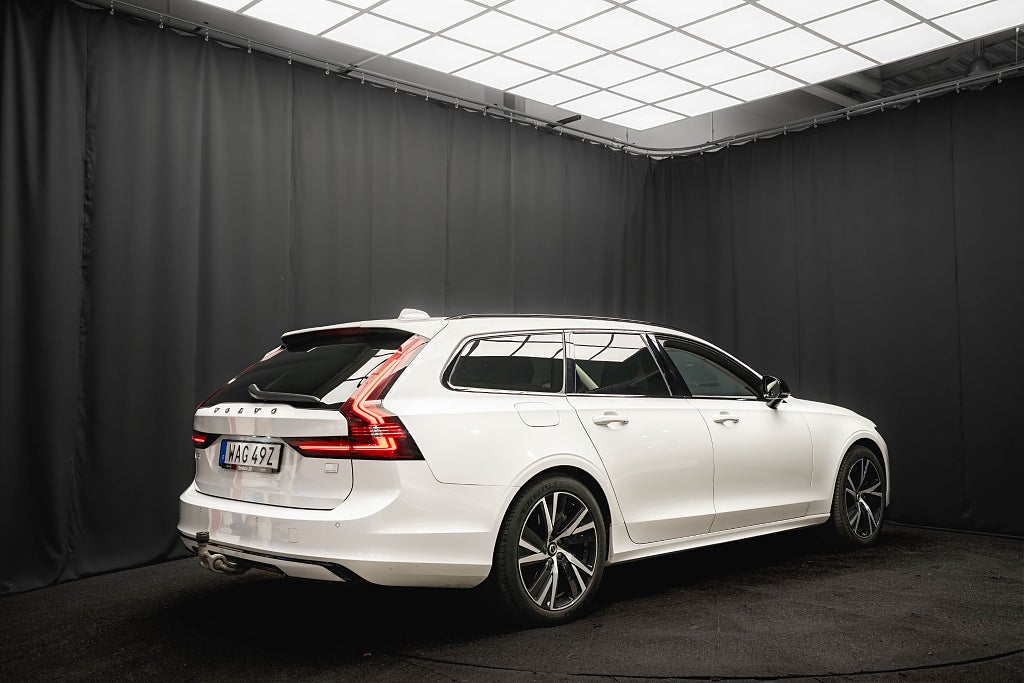 Volvo V90 Recharge II T6 AWD DARK LÄDER DRAG H/K ELSTOLAR 96%SoH