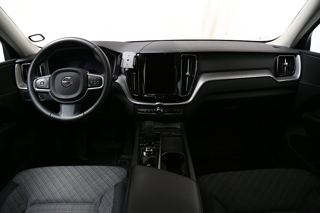 Volvo XC60 Recharge T6 350hk Momentum AWD Panorama Kamera Leasbar 2023