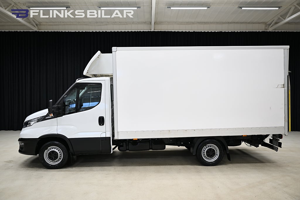 Iveco Daily 136HK Automat|Volymskåp|BG-Lyft|Sidodörr|Backkamera