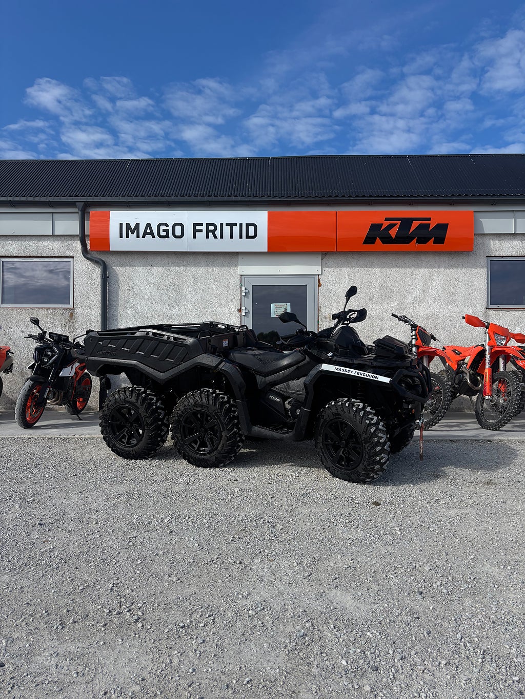 Can-Am 6X6 XU+ 1000 Massey Ferguson Edition