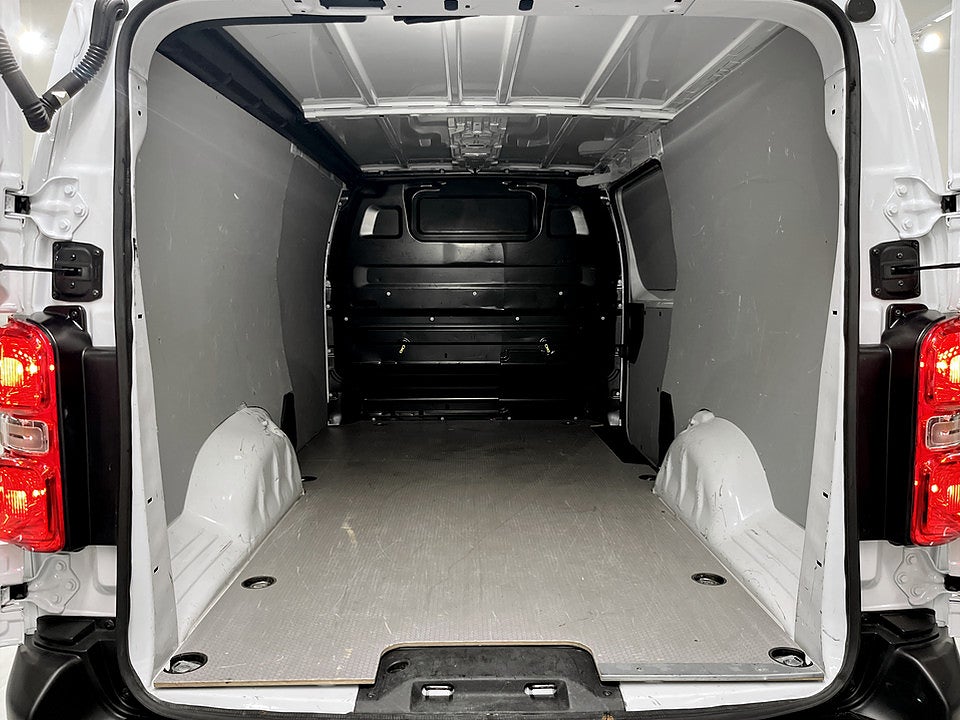 Bild på Opel Vivaro Business 2.0 BHDi 145hk Aut L3 B-KAMERA CARPLAY