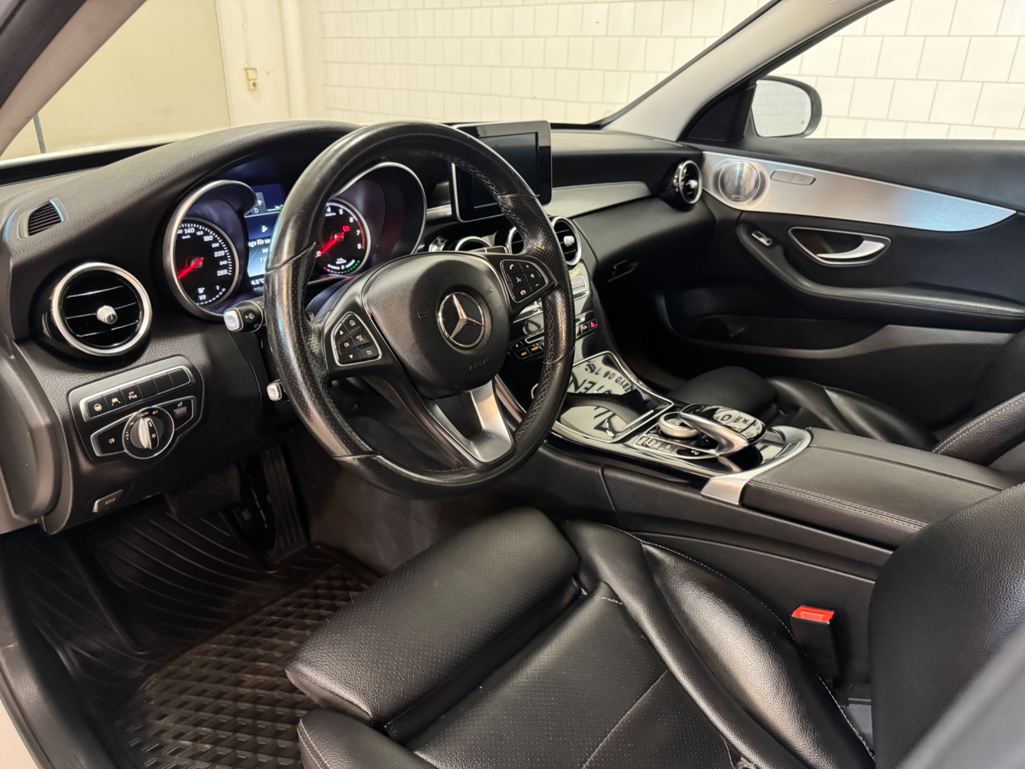 Mercedes-Benz C 2017, photo 7/33