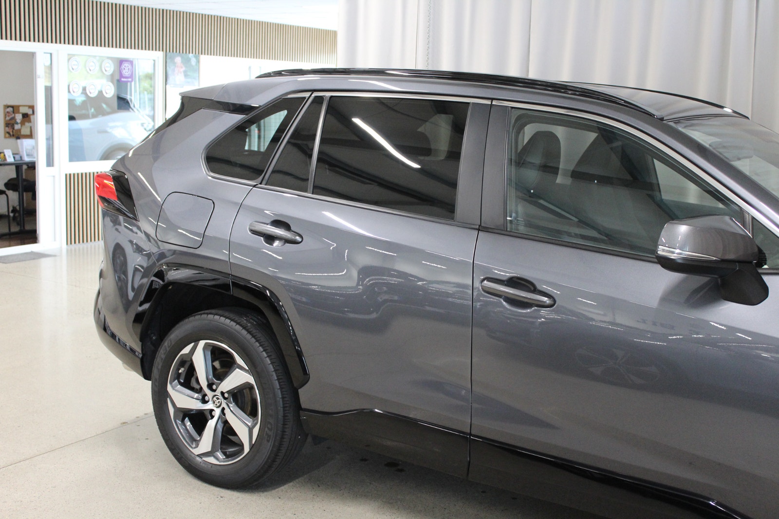 Toyota RAV4 Plug-in Hybrid E-CVT Launch Edition, Drag, B-Kamera 2021 - miniatyr 12