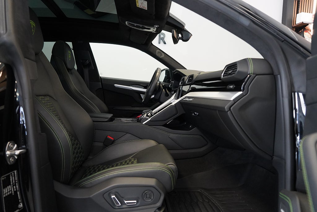 Lamborghini Urus 2020 - miniatyr 9