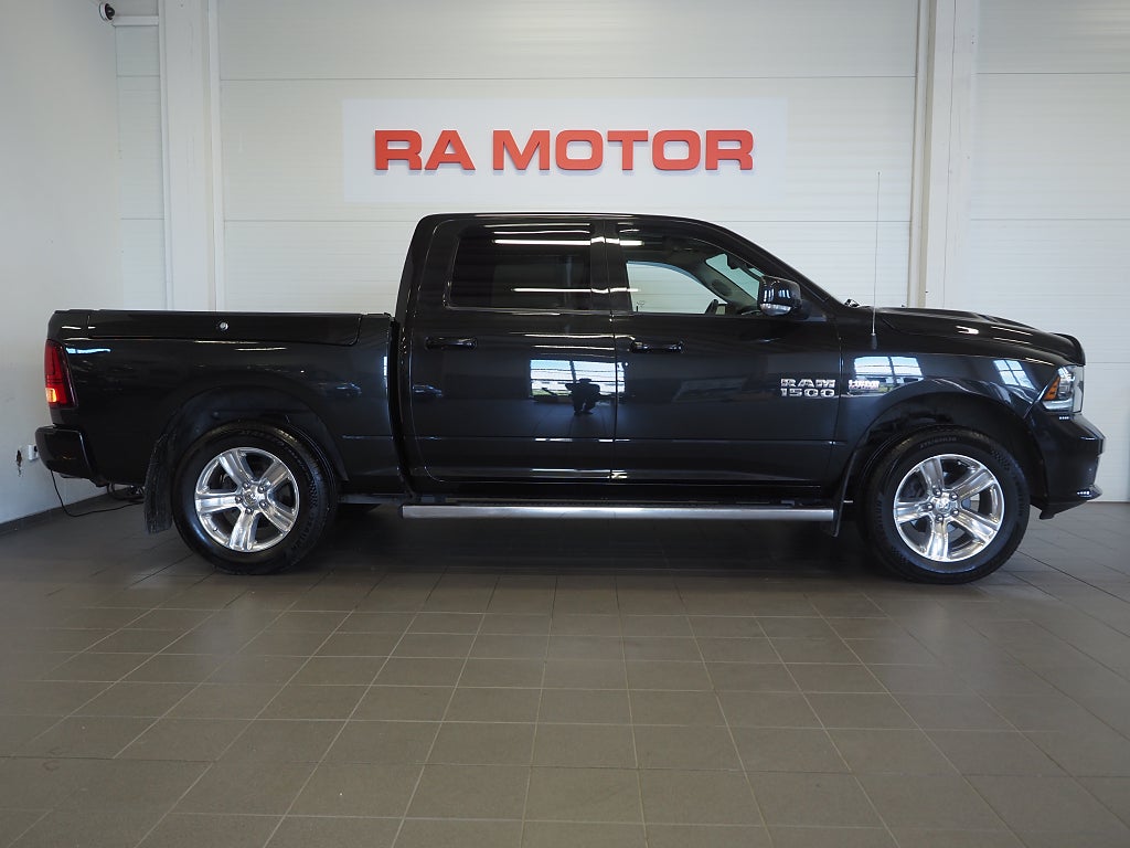 RAM 1500 Sport 5.7 V8 395hk HEMI 4x4 TorqueFlite |Taklucka|Drag| 2018