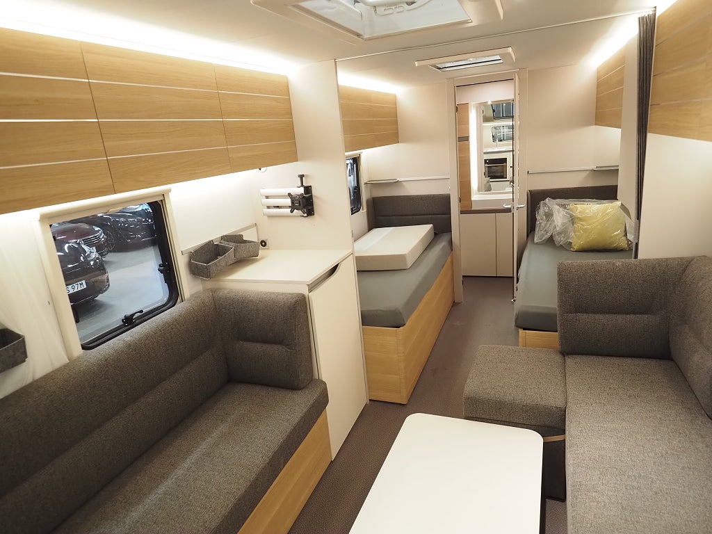 Adria Adora 613 HT I Frontkök I ALDE I Låga långbäddar 2021