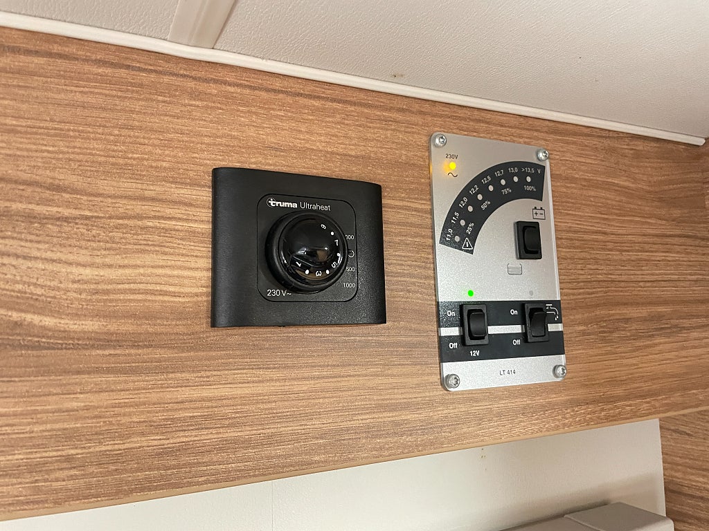 Weinsberg 390 PUH /Taksäng/Förtält/B-körkort/1310kg/Solcell - Weinsberg