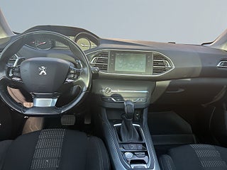 Peugeot 308 sw 1.2 PureTech 130 Allure Drag Mvärme Panorama S&V-däck – bild 9