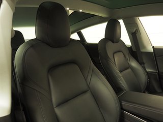 Sedan Tesla Model 3 13 av 22