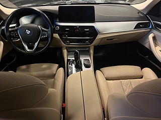 BMW 520 d xDrive Touring Drag/Kamera/Sov-däck/MoK-värm/Navi