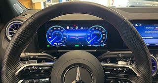 SUV Mercedes-Benz EQA 7 av 7