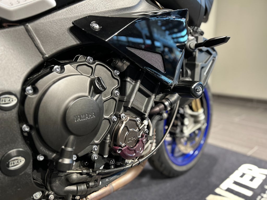 Yamaha MT-10 SP / Justerbara Fotpinnar & Regalge/ Sidoväskor / Hög ruta