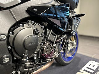 Yamaha MT-10 SP / Justerbara Fotpinnar & Regalge/ Sidoväskor / Hög ruta