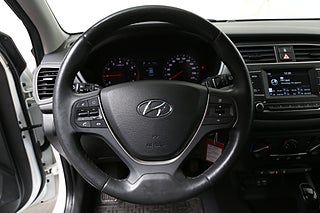 Halvkombi Hyundai i20 19 av 24