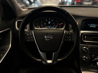 Volvo V60 D4 AWD Geartronic Momentum S&V-däck/Dvärm/Drag/GPS