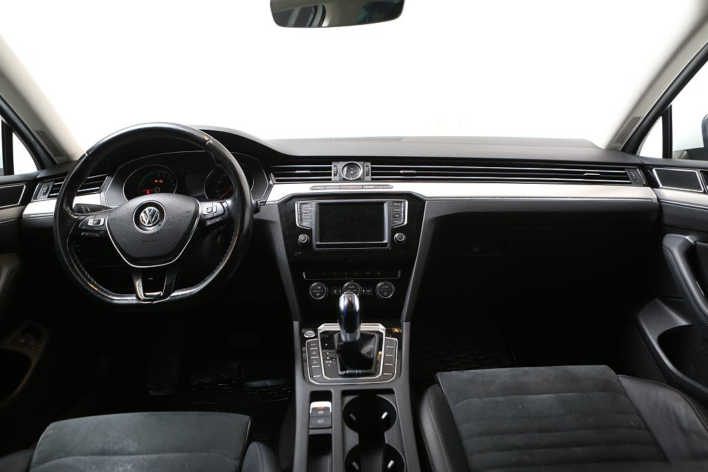 Volkswagen Passat GTE 1,4 TSI 218hk Plug-in DSG Variant Drag 2017