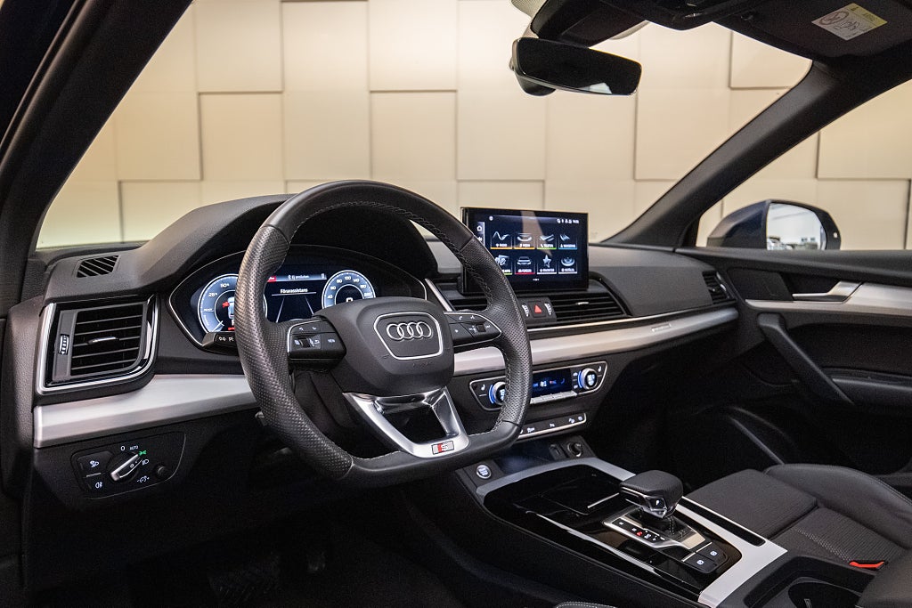 Audi Q5 55 TFSI e quattro S Line / Pano / Drag / Kamera
