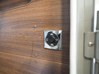 Husbil-integrerad BURSTNER Elegance i895 7 av 29