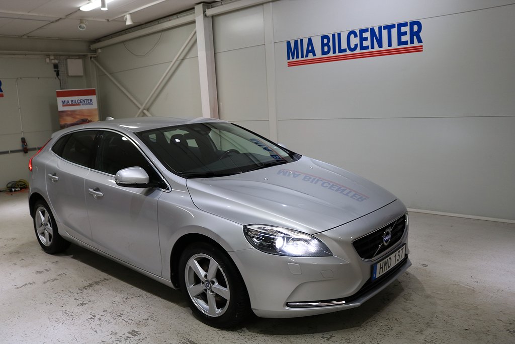 Volvo V40 D2 Momentum/ Nykamrem / Bi-xenon