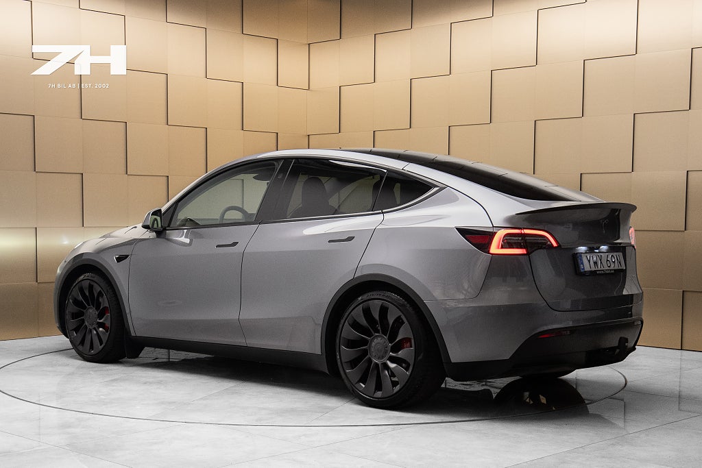 Tesla Model Y Performance / Dragkrok / Autopilot