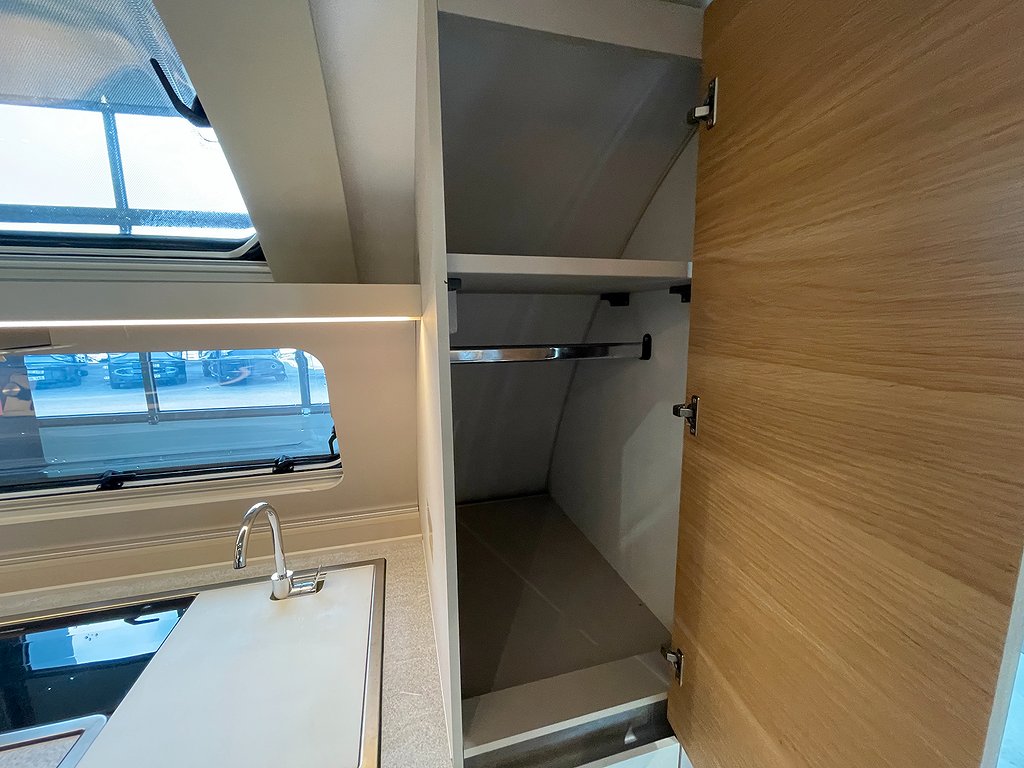 Adria Adora 613 HT / ALDE / Solcell / Långbäddar / Ugn - Adria