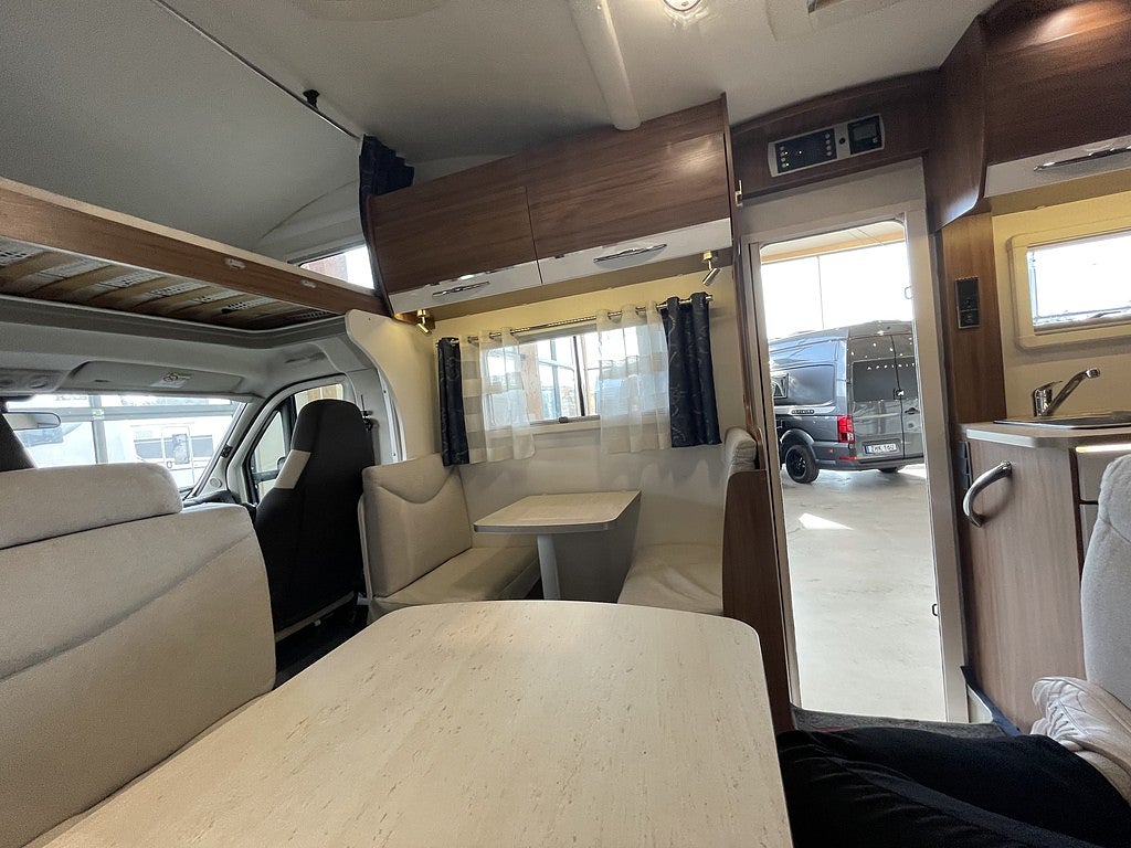 Pilote C 700 S /B-körkort/6-bältad/6-sovplatser - Pilote