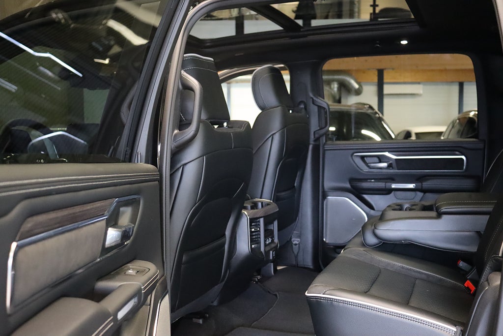 Dodge RAM 1500 Laramie Night Premium Hurricane E85