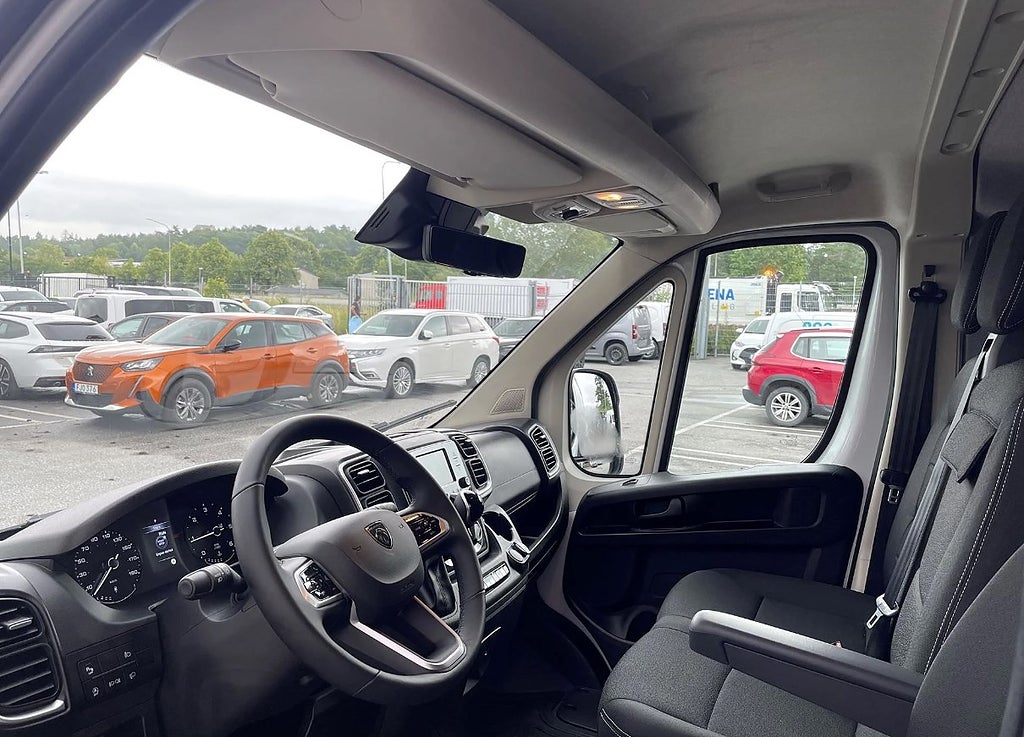 Bild på Peugeot Boxer Flak L3700 BlueHDi 140hk