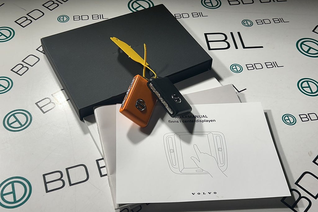 Volvo XC40 T5 TWIN ENGINE R-DESIGN H/K VÄRMARE ORREFORS VÄLSERVAD