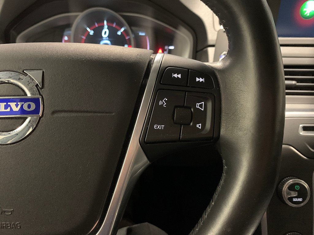 Volvo XC70 D4 AWD Momentum | 1 ÄGARE | LÅGA MIL | DRAG 2015