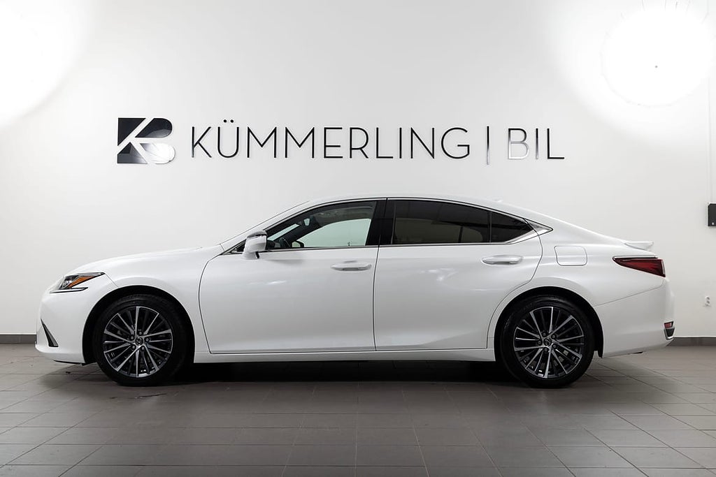 Lexus ES 300h 2.5 E-CVT 218hk Moms/Glastak/Elstolar/läder