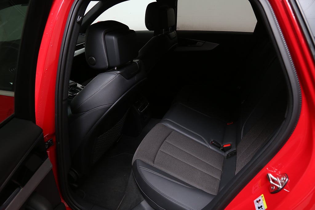 Audi A4 Avant 40 TFSI Quattro S Tronic S Line Värme Drag