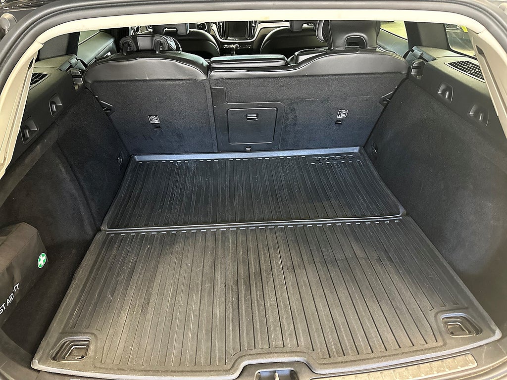 Volvo V60 D4 AWD/Momentum/DRAG/NAV/B-Kamera