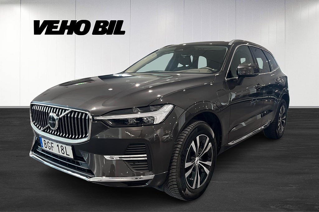 Volvo XC60 Recharge T6 AWD Core Edition // Panorama