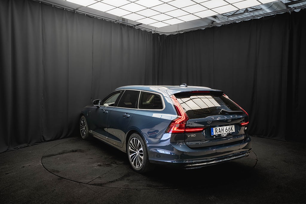 Volvo V90 Recharge T6 AWD LÄDER KOMFORTSTOLAR DRAG 1-ÄGARE MOMS