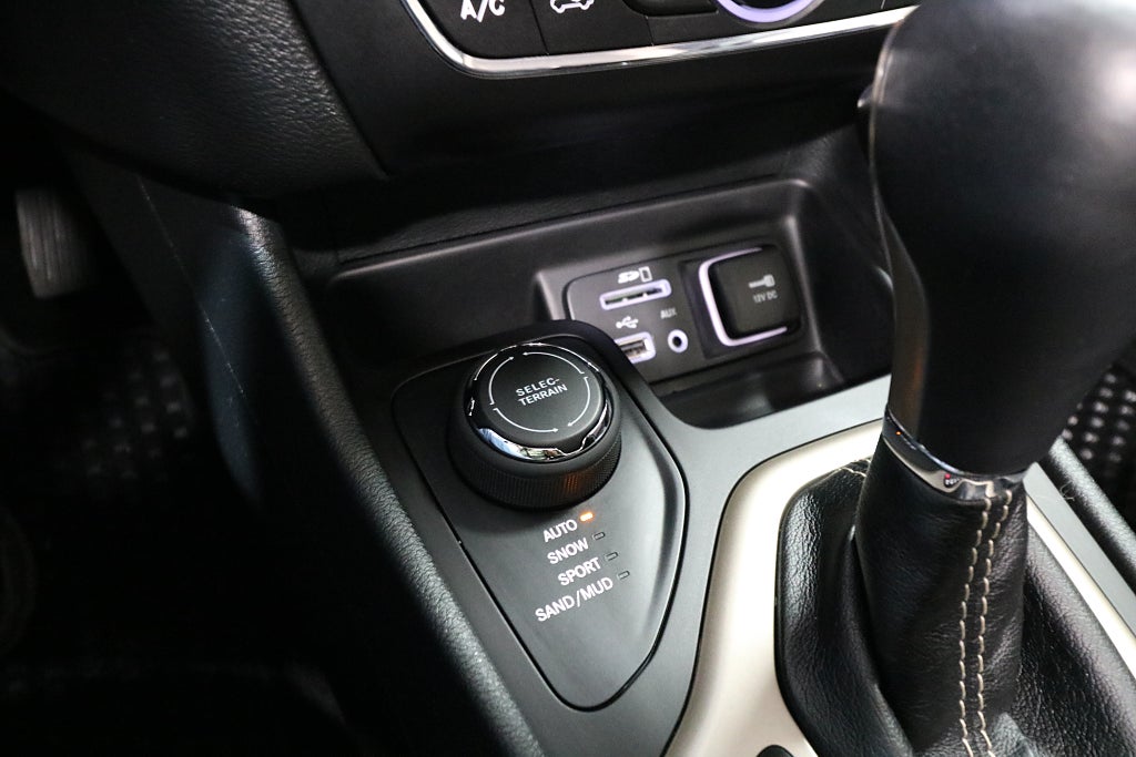 Jeep Cherokee 2015 - miniatyr 13