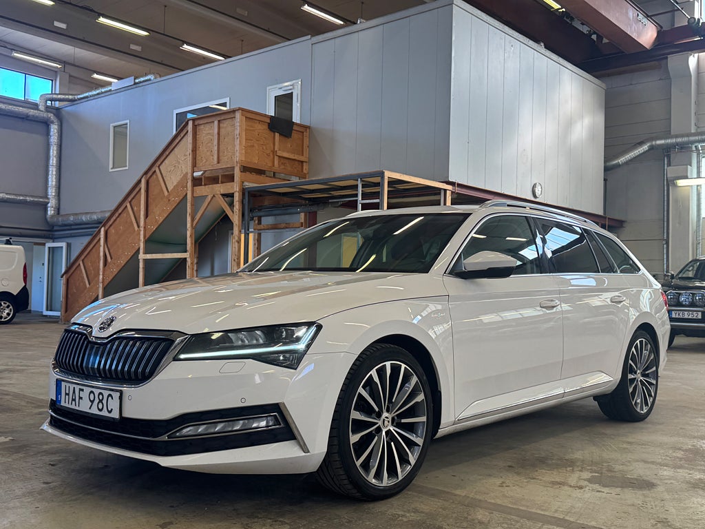 Skoda Superb  2.0 TDI 4x4 L&K GPS VÄRMARE DRAG KAMERA CARPLAY