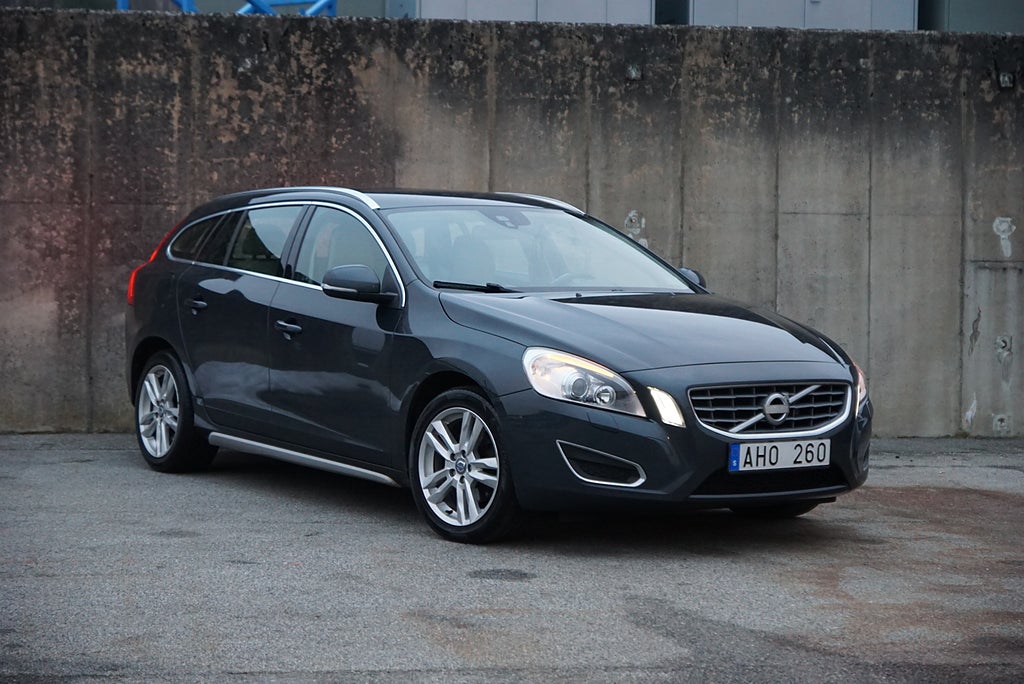Volvo V60 T4F Summum 180hk|Drag|Skinn|Låga Mil|