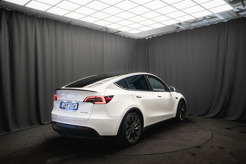 Tesla Model Y Performance AWD DRAG PANO 21' LÄDER 93%SoH 1-ÄGARE MOMS