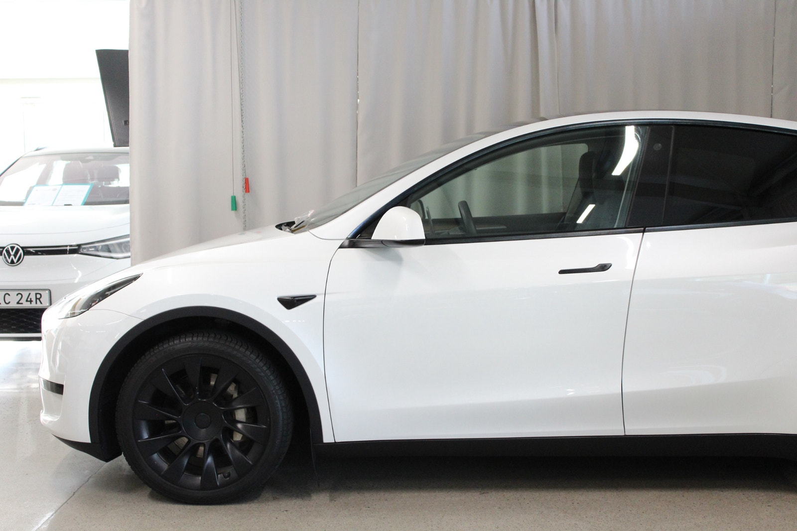 Tesla Model Y Standard Range RWD, Drag, 20'' Uberturbine, Nybilsgaran 2023 - miniatyr 5