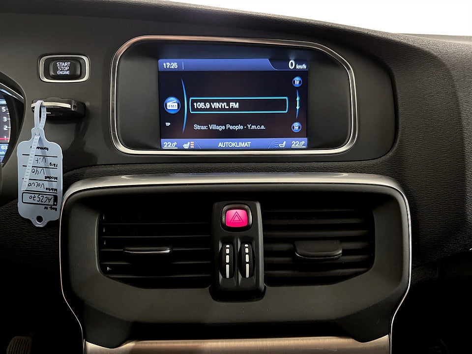 Bild på Volvo V40 Cross Country Momentum D2 B-KAMERA VOC & NAVI 115hk