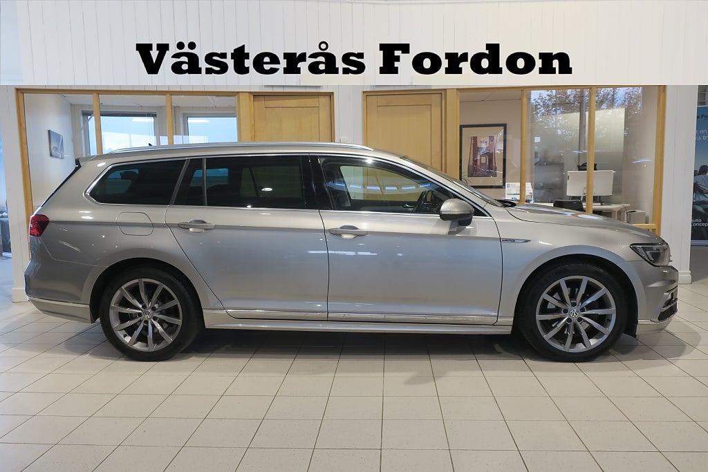 Volkswagen Passat 2.0 TDI 4M R-Line Värmare Drag Läder Kamera Carplay