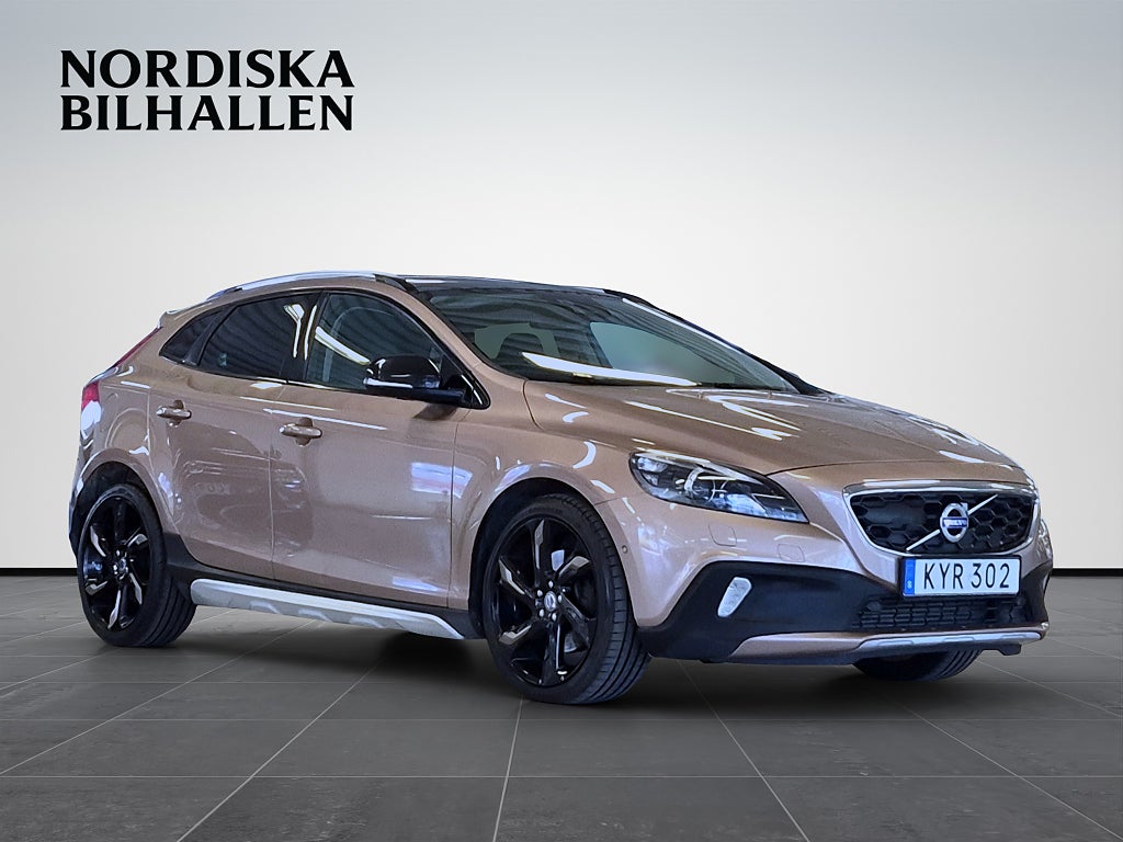 Volvo V40 Cross Country D4 Geartronic Summum Panorama Värmare Helskinn