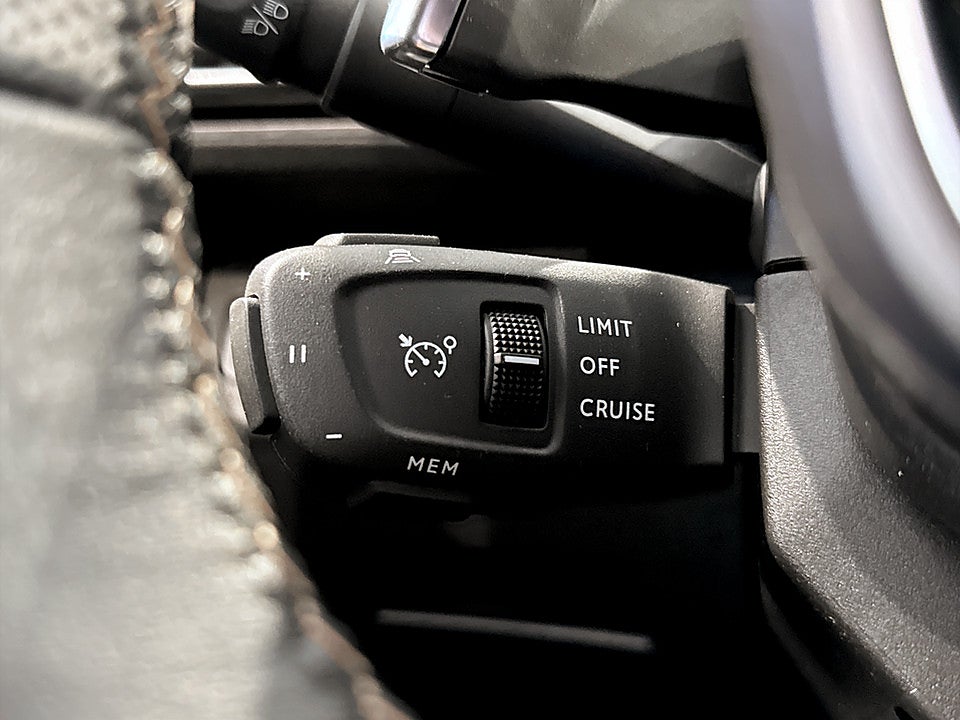 Bild på Peugeot 5008 GT 1.2 PT 130hk Aut 7-SITS B-KAMERA CARPLAY