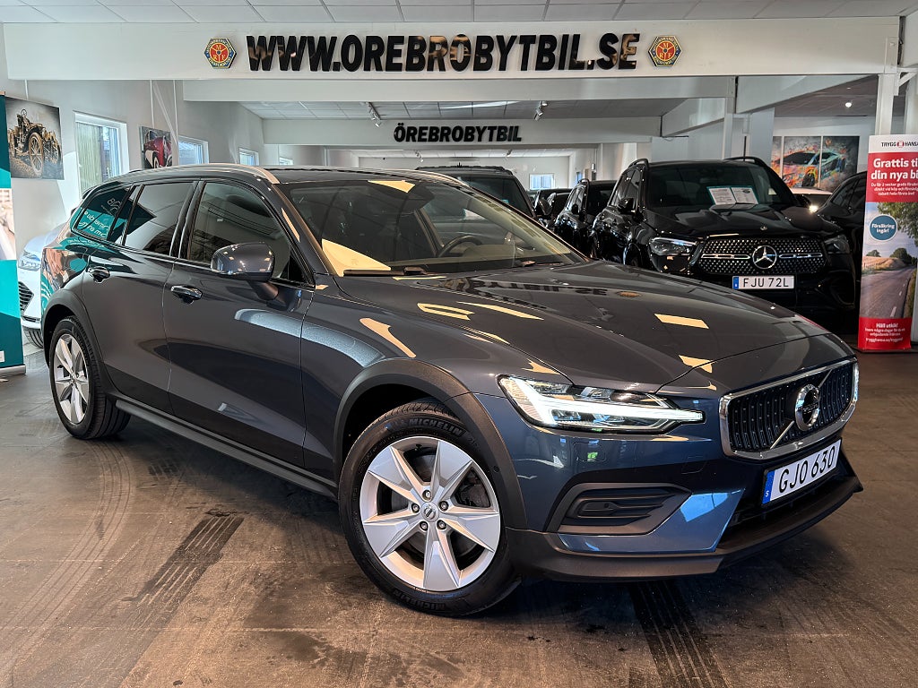 Volvo V60 Cross Country B4 AWD Mildhybrid Drag Gps VOC B-kamera Momentum 197hk